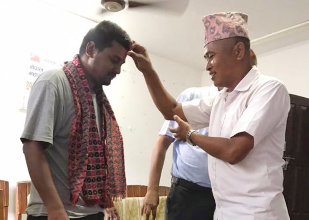 सत्त्तारु नेकपामा प्रवेश गर्दै बिनोद सोनाम