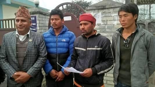 कारागाअर्मुक्त बिद्रोही ने.क.पा.का युवाहरुका साथ् सत्तारुढ नेकपा नेता रामजी बराल